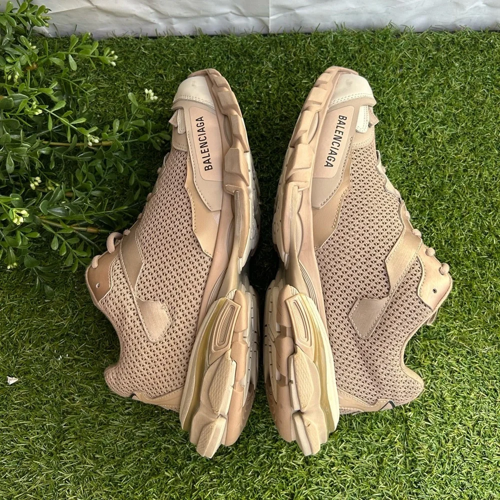 BALENCIAGA
Track.3 Sneakers - Balenciaga - Beige Mix
$1,025 Sz 42 men 9 women 12 - Picture 11 of 17